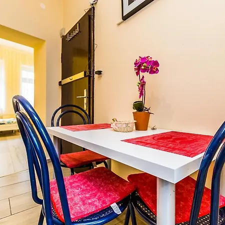 Cozy In Muelheim Apartment